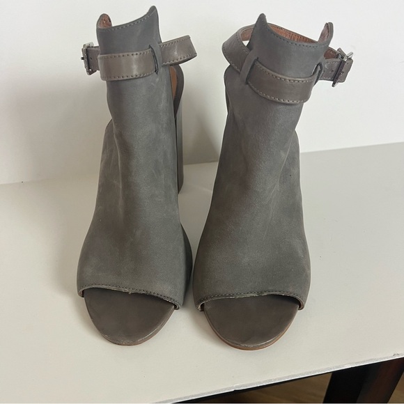 Steve Madden Carnabi chunky heel sandal, women’s size 9M, well loved, gray - Picture 3 of 9